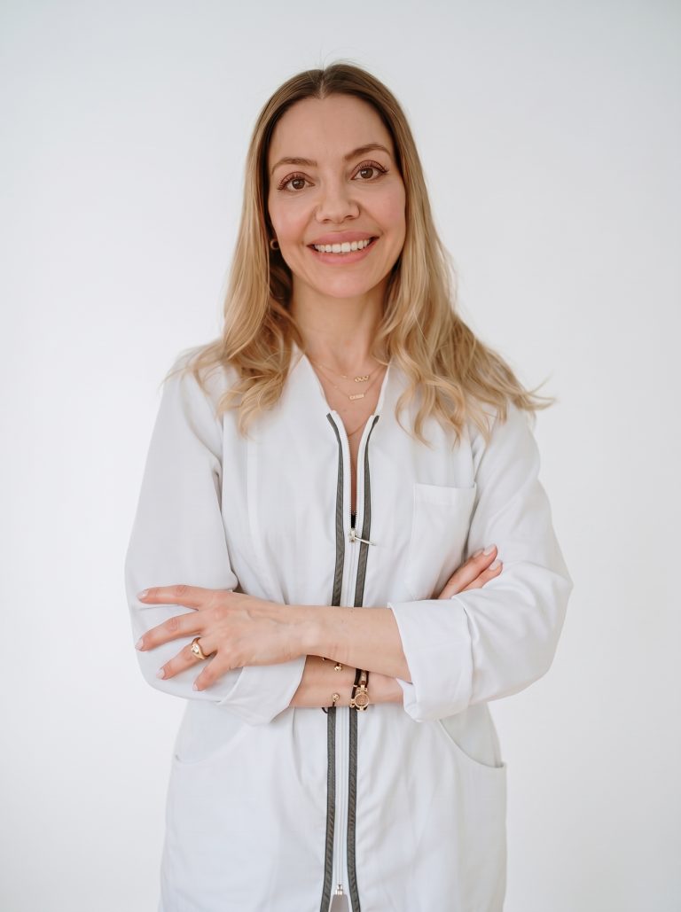Myriam Ochoa, especialista en micropigmentación de Clínica Valderrama